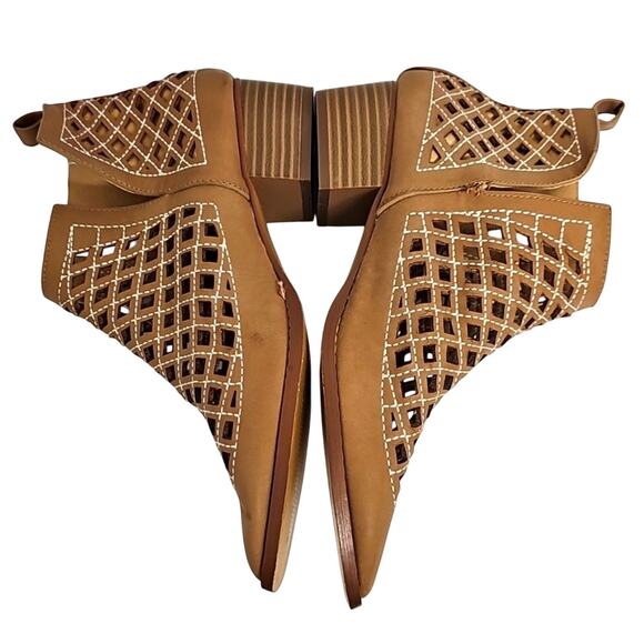 Cape Robbin Womens Vegan Leather Tan Cutout Pull On Tab 1.5" Heel Booties Size 8 - Picture 4 of 9
